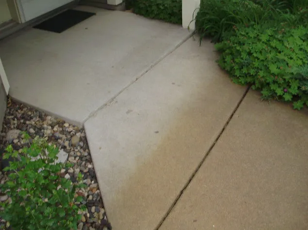Sidewalk power washing services for HOAs and Condos in Minneapolis